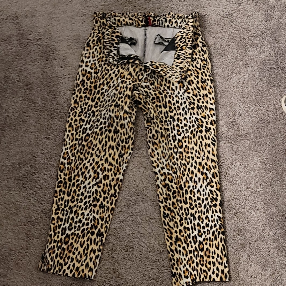Love Scarlett size 12 paper bag leopard capri